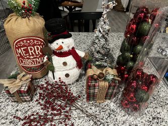 Christmas Decoration Set - $25