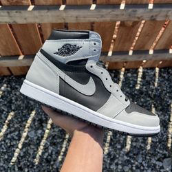 Jordan 1 High Shadow 2.0 (Size 5.5Y, 6Y)