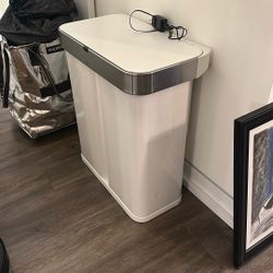 Simple Human White Trash Can 