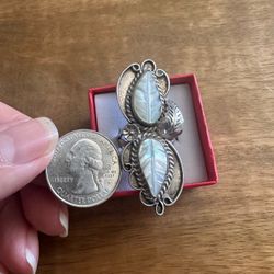 Vintage 925 Sterling Silver w/ genuine Mother of Pearl carved leaves, Native American Ring, size 7.5