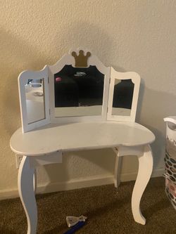 Kids vanity