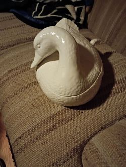 CERAMIC WHITE SWAN SOUP TUREEN WITH ORIGINAL LADLE