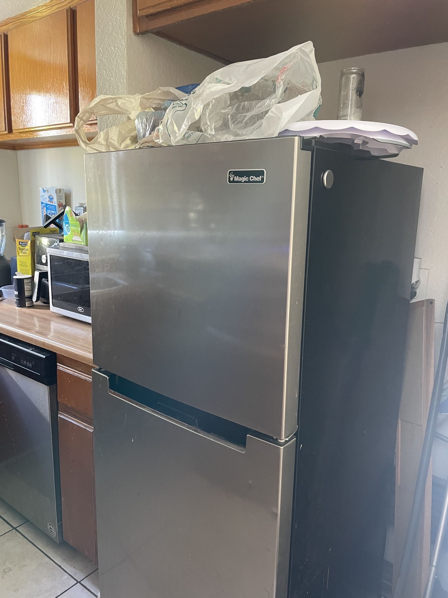 Magic Chef 10.1 Cu Ft Refrigerator