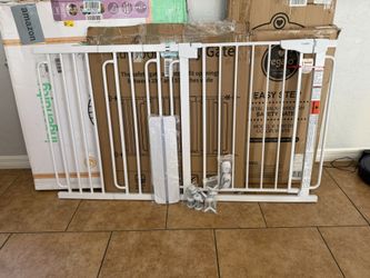 30” Tall By 29.7”-57” Super Wide pressure Mounted Baby Gate Dog Gate Safety Gate Brand New Open Box Cumbor White