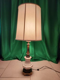 Vintage 1950s MCM Hollywood Regency Stiffel Porcelain & Brass Table Lamp