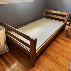 Wood Bedroom Furniture Set