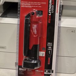 Milwaukee 550 Lumens LED REDLITHIUM USB Stick Light with Magnet