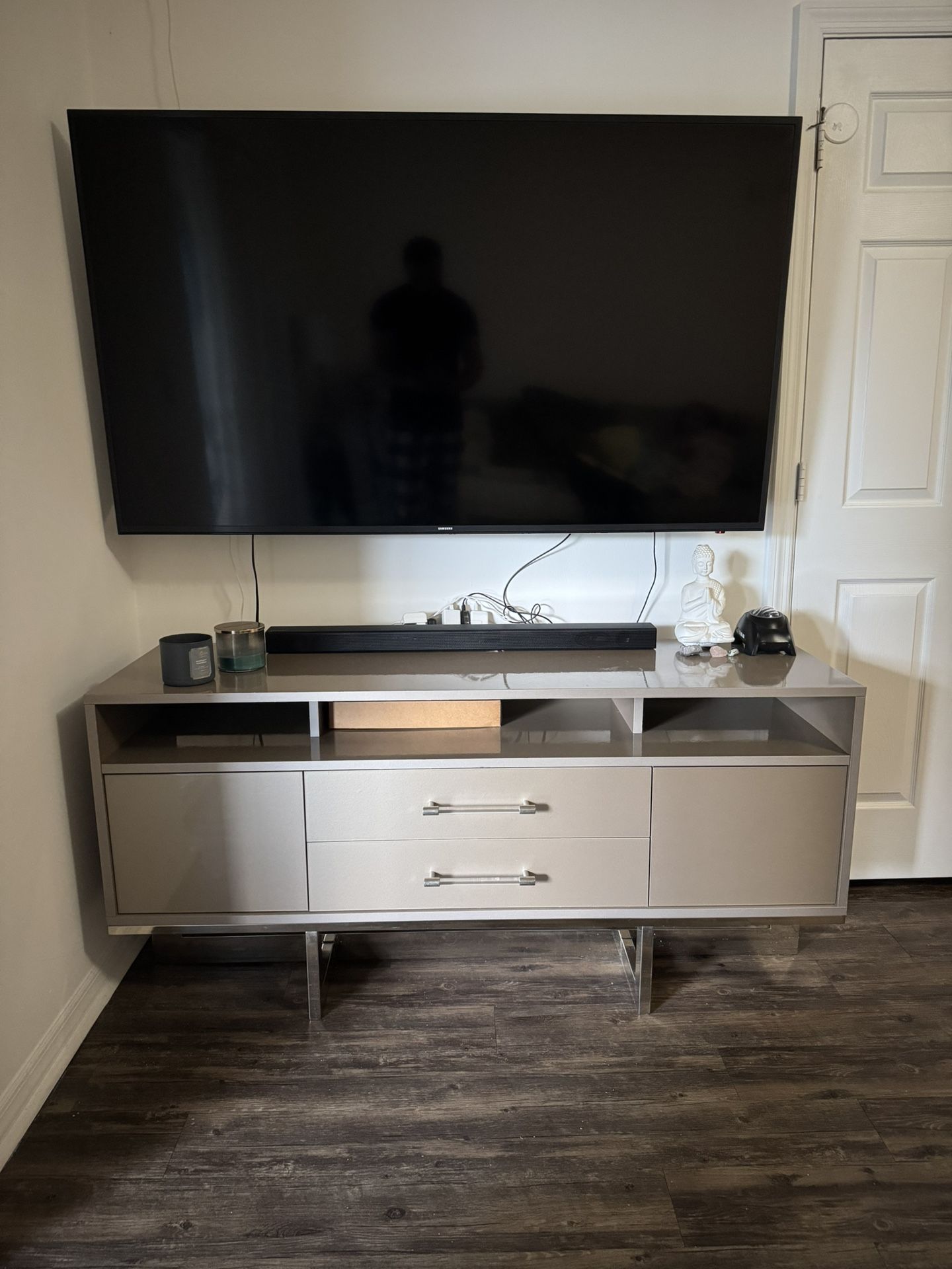 📺 65” Samsung TV + Wall Mount + Credenza – $300 (Firm)