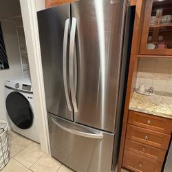 LG REFRIGERATOR W/ FRENCH DOORS