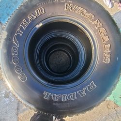 One 4set 235/75R15  Wrangler   Good Year Tires 