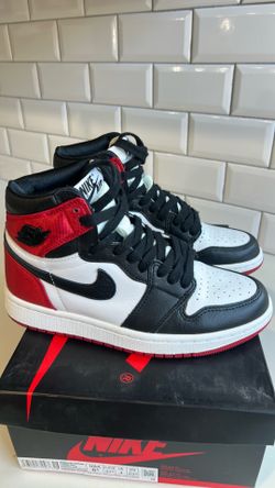 Wmns Air Jordan 1 Retro High 'Satin Black Toe'