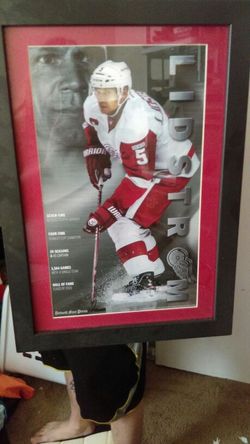 Framed photo of lidstrom