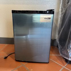 ConServ CREF26SS 2.6 Cu.Ft Mini Refrigerator – Stainless Steel – Quiet, Energy Efficient