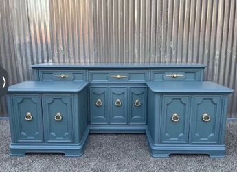 Gorgeous Thomasville 3 Piece Dresser Set