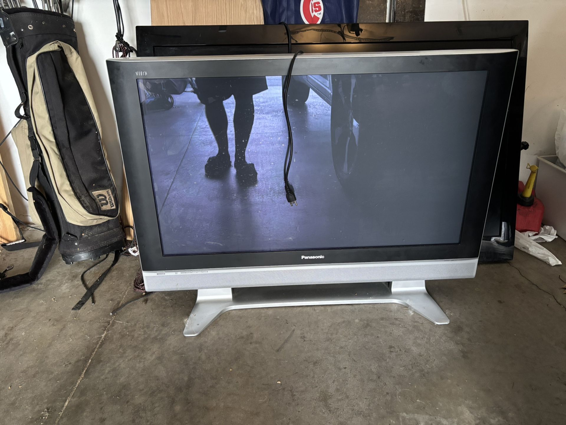 40” TV