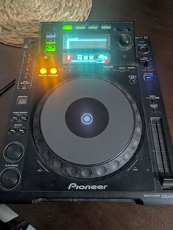 CDJ900 player  ( broken face plate)