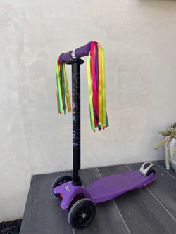 Micro Maxi Scooter with Rainbow Streamers