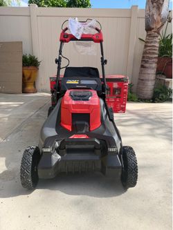 Milwaukee M18 21” self propelled lawn mower tool only