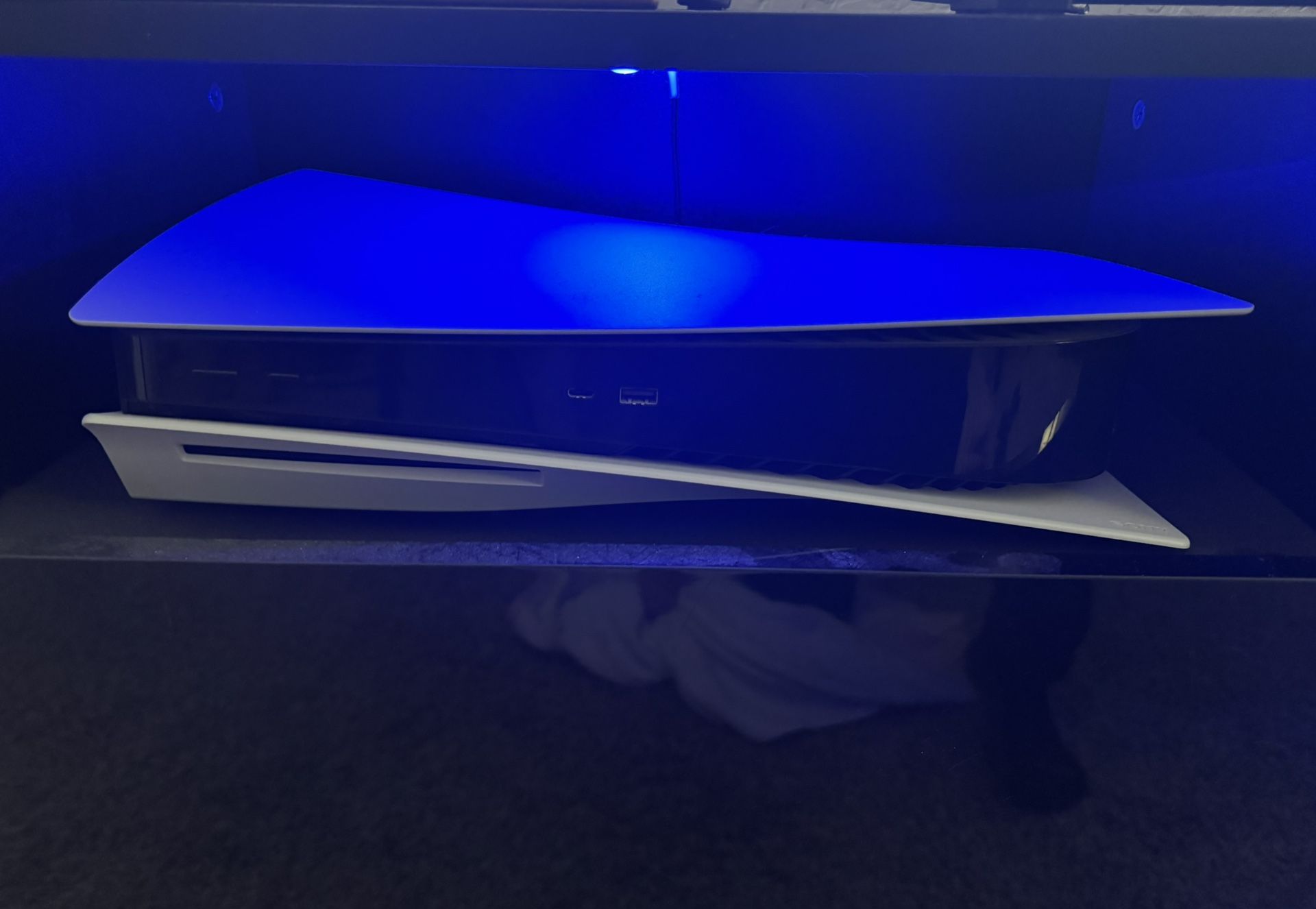 PS5 + spider Man game+charging Station +Two Controllers
