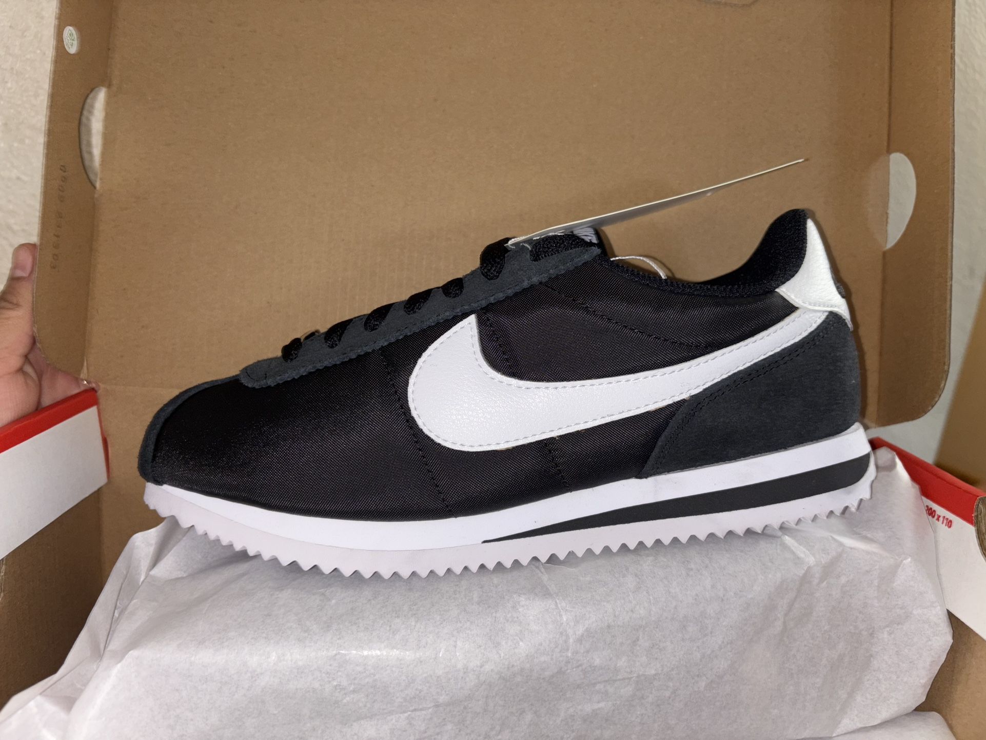 Women Cortez