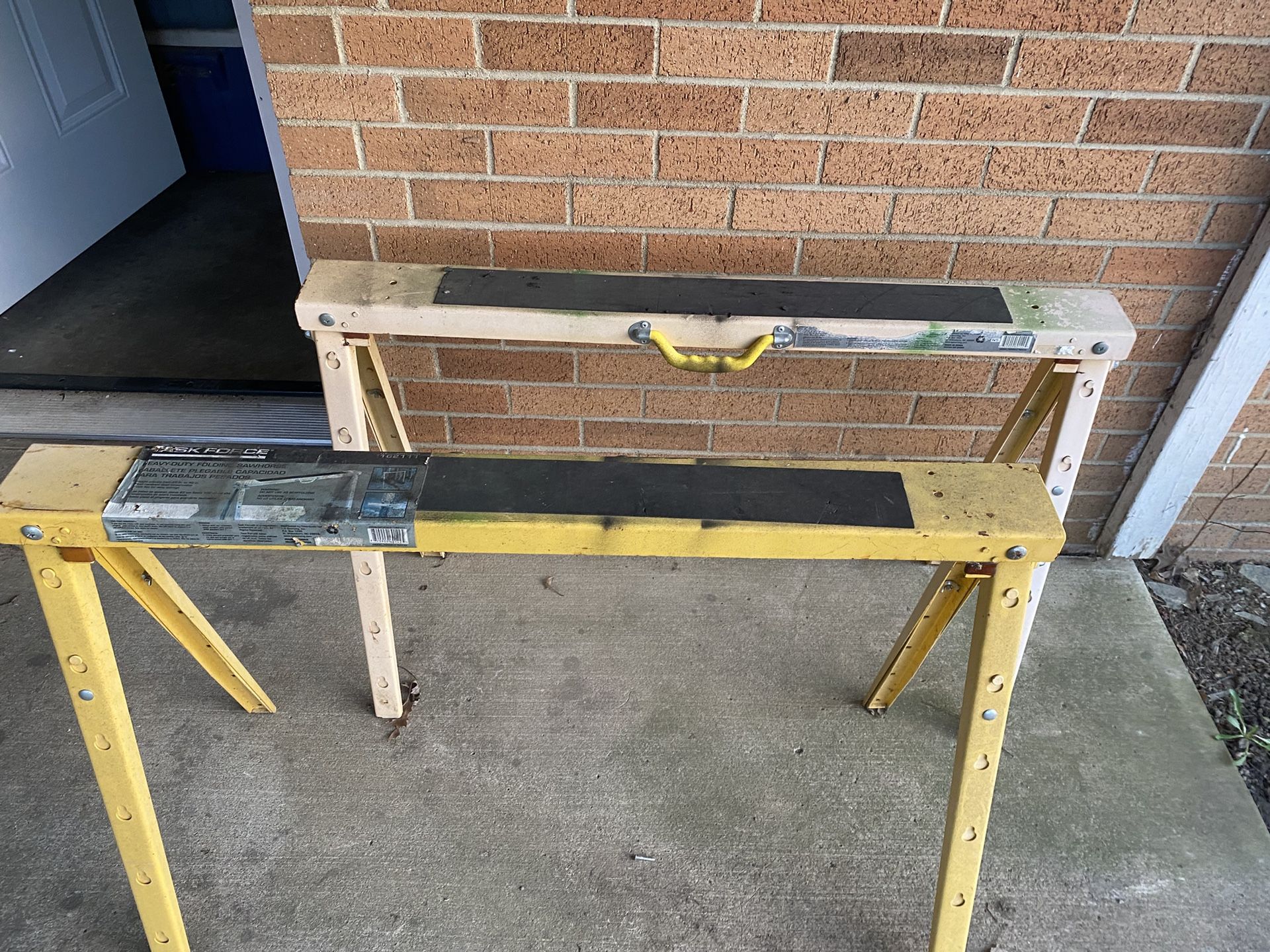 Heavy Duty Folding Sawhorses (Set of 2)