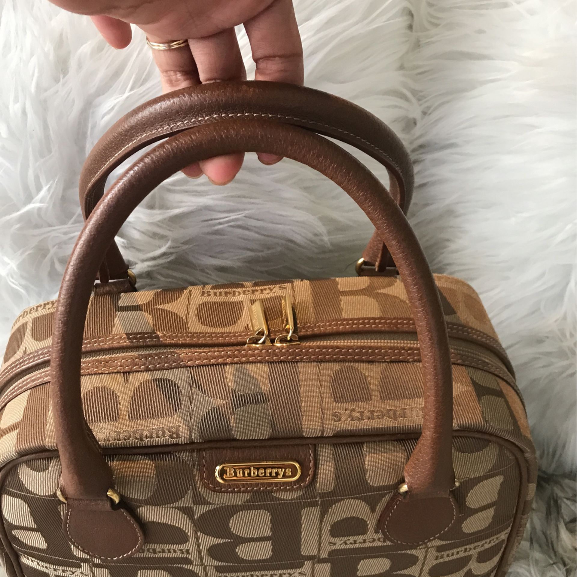 Burberry Reversible Tote Bag for Sale in Miramar, FL - OfferUp