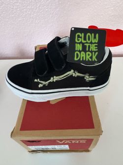 Size 10.5, New in original box authentic old stool Vans model:VN0A38HDERW