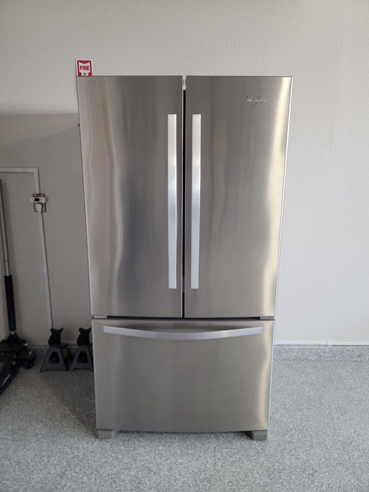 Whirlpool WRF535SMBM00
Refrigerator Stainless Steel French Door With Ice Maker