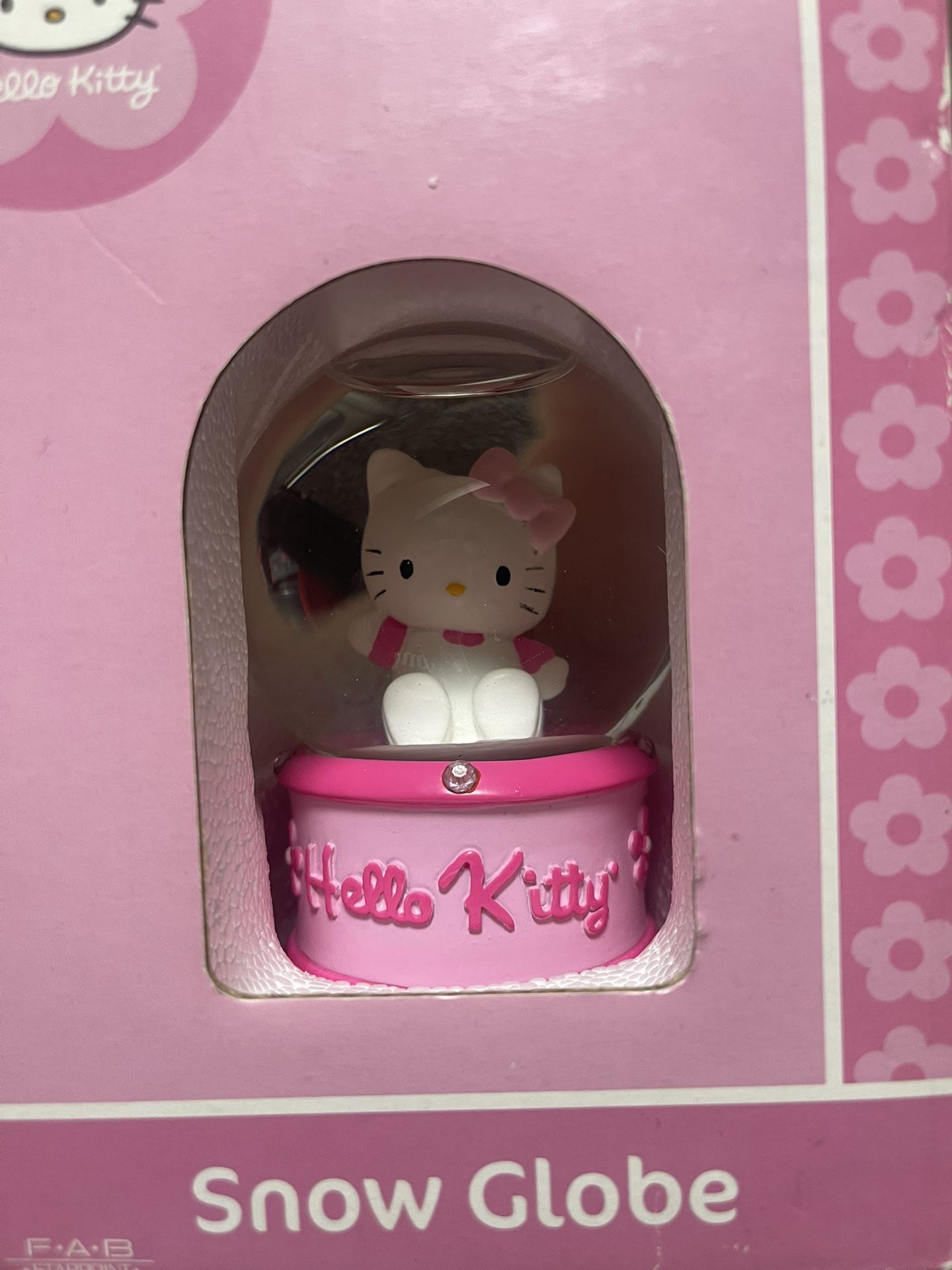 Hello Kitty Sanrio Vintage Snow Globe 2007  with Box