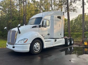 2020 Kenworth T680 double sleeper automatic with ApU and low miles read all info in description!