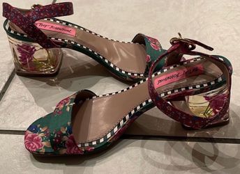 new sandals Betsey Johnson size 7