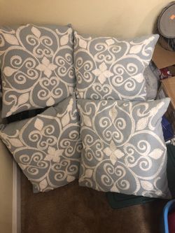 Set of 4 pillows
