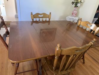 Foldable dining table