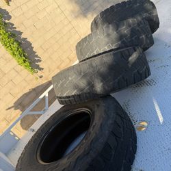 37x12.50r18 Toyo Open Country RT used 