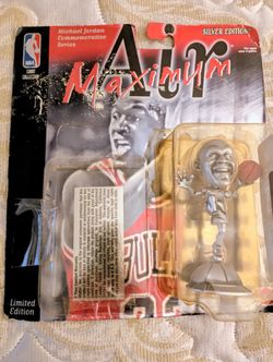 MAXIUM  AIR MICHAEL JORDAN COMMERATIVE SERIES , SILVER  EDITION +  TRADING CARD 