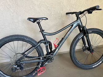 Giant stance mountain bike.