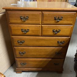 Maple Colonial 4 Drawer Dresser 
