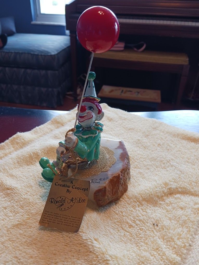 REALLY NEAT LOOKING VINTAGE Clown WITH A Balloon Sit ON a BEAUTIFUL marble BASE SIGNED