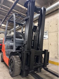 TOYOTA MODEL 8, latest model 4500 lb, 3 stage, side shift