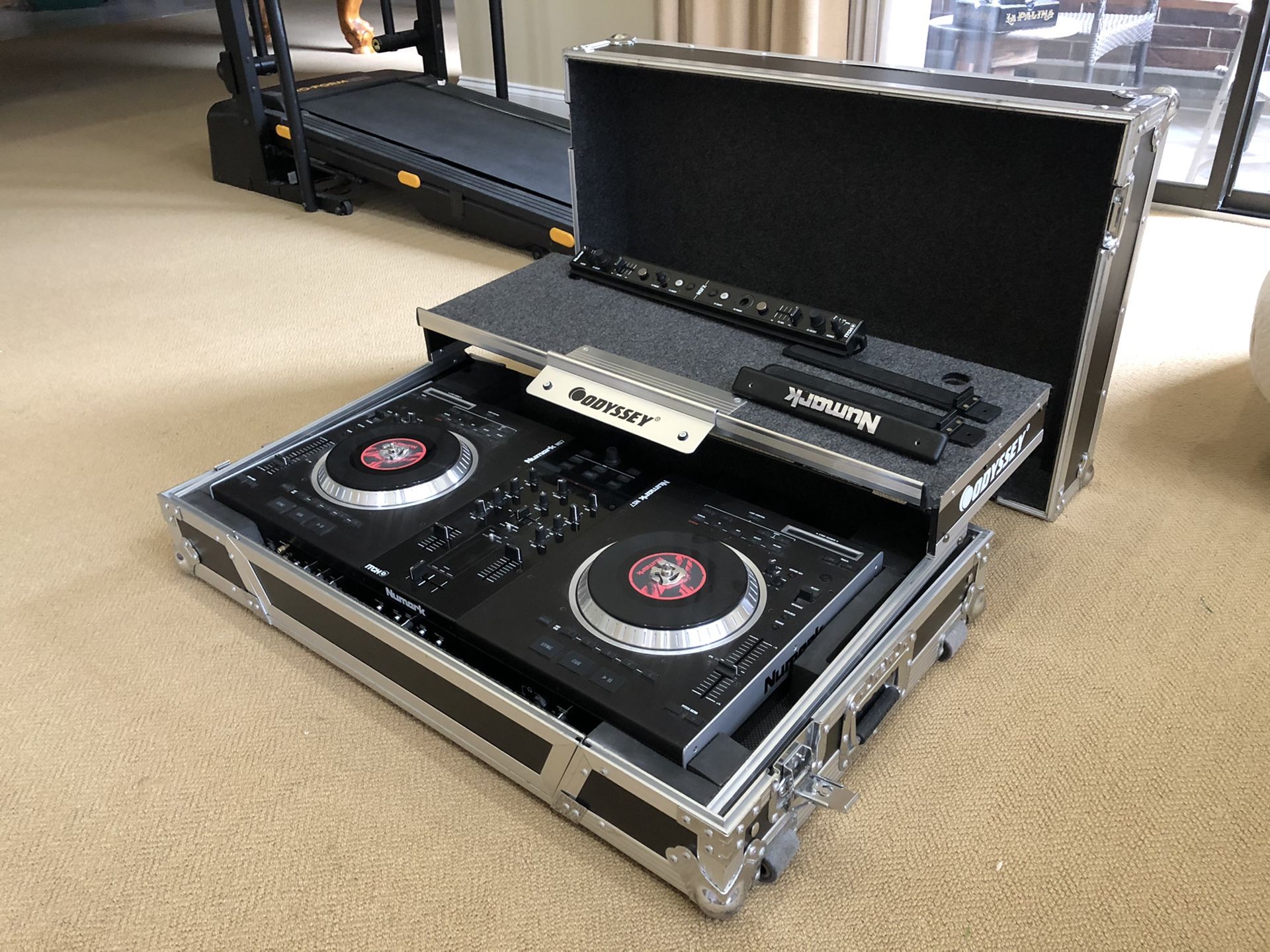 Numark NS7 DJ Controller + NSFX + Odyssey Heavy Duty Case for Sale in