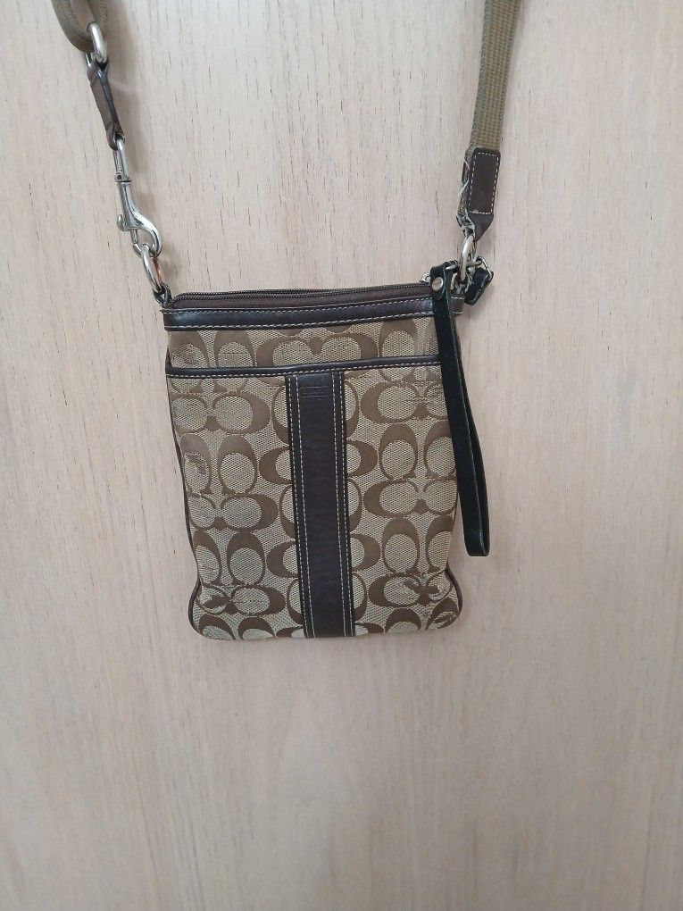 Coach Signature Stripe Jacquard And Leather Crossbody Bag. 