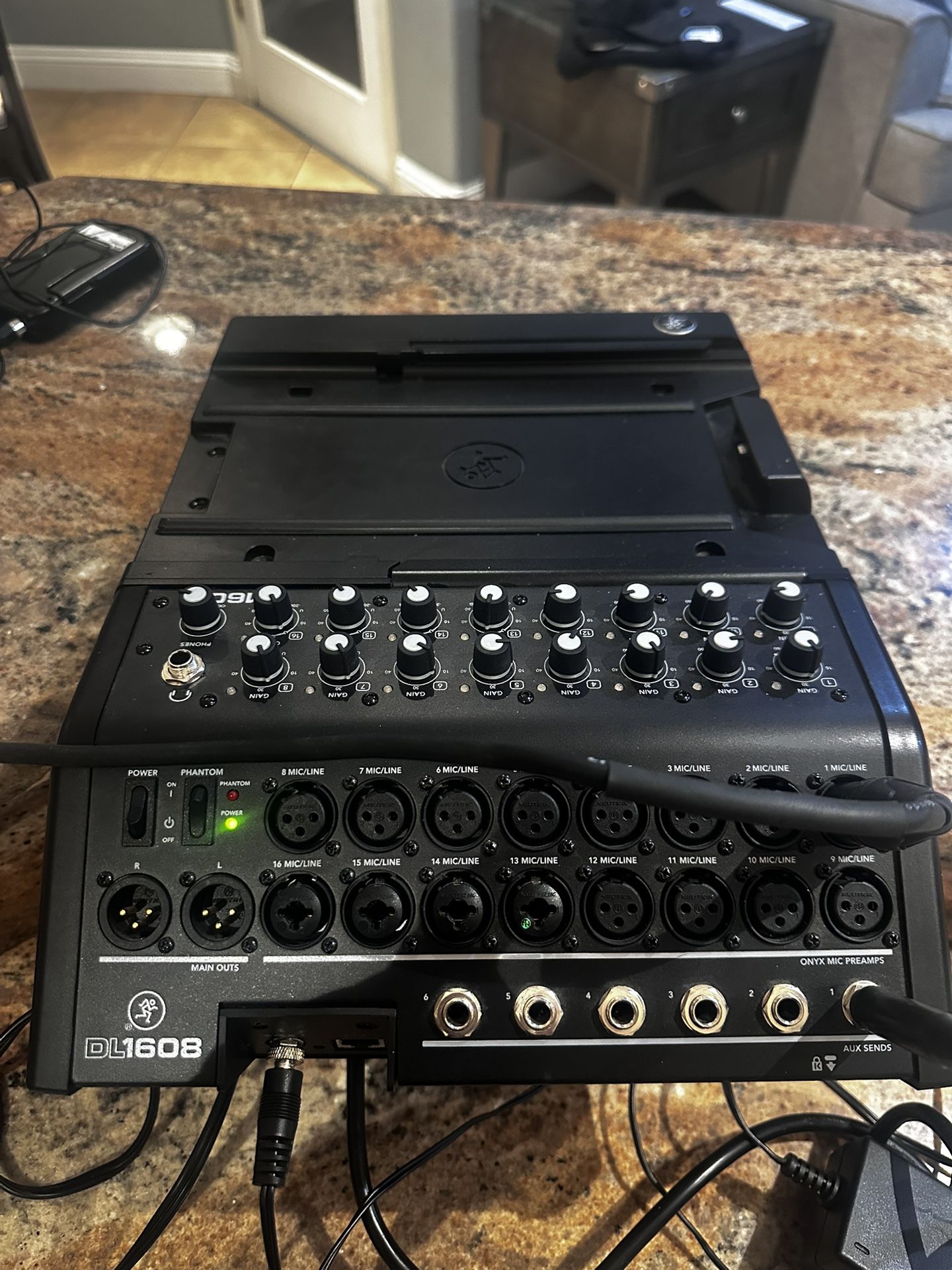 Mackie DL1608 Audio Mixer