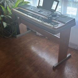 Yamaha Electric Piano Portable Grand DGX-620