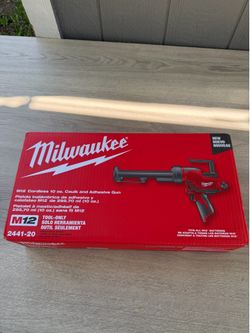 Milwaukee M12 12V Lithium-Ion Cordless 10 oz. Adhesive and Caulk Gun (Tool-Only)