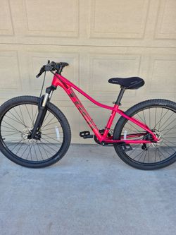 TREK MARLIN 4 MOUNTAIN BIKE (SMALL FRAME)