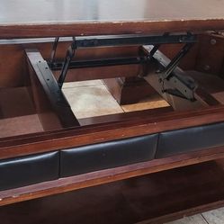 Living Room Table And End Table. 