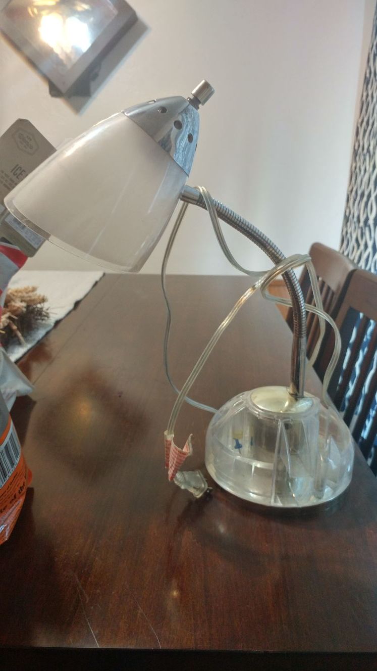 Desk lamp
