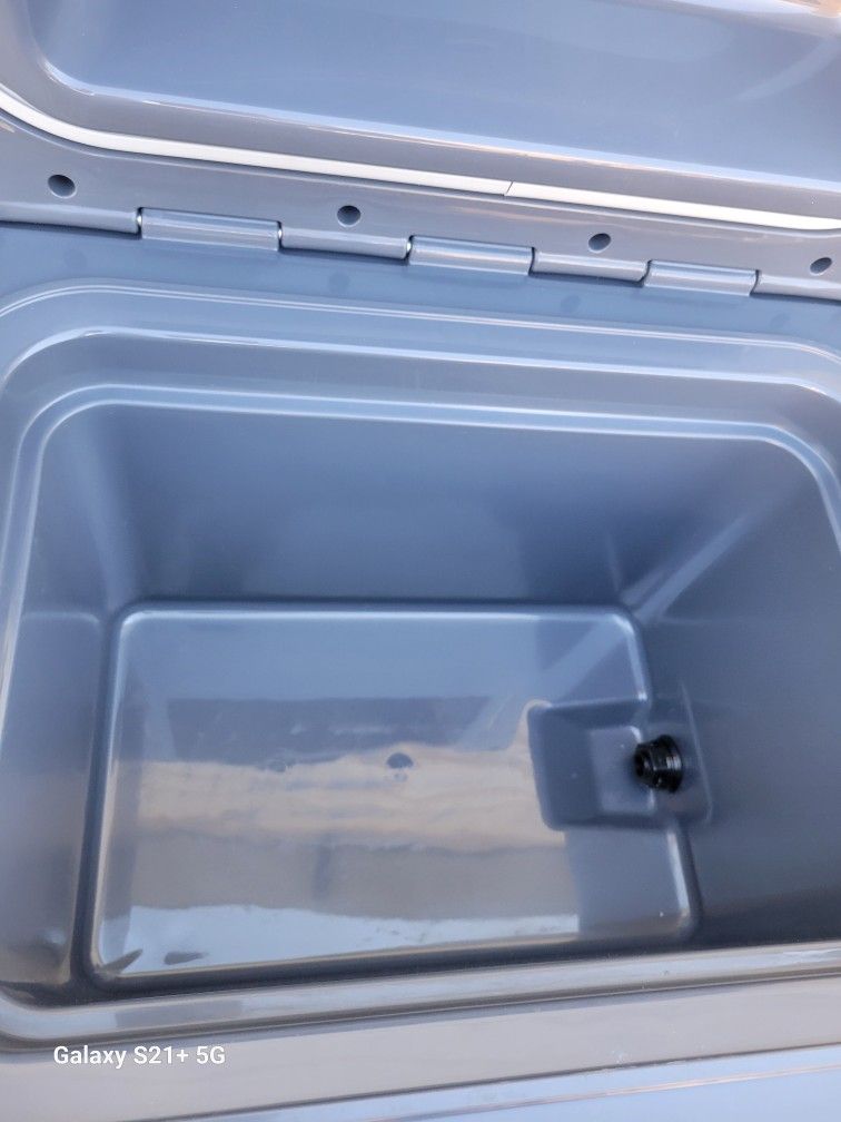 Iglo Ice Chest New Restaurant & Food service equipment