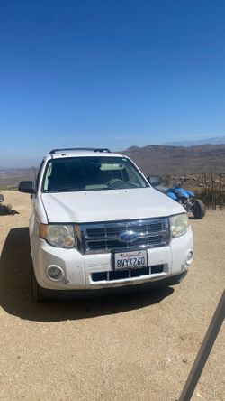 The car runs great it’s a ESCAPE FORD with 151960mi check engine light is on, but besides that the car runs great or best offer message me if any ques