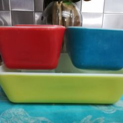 Pyrex Refrigerator Set